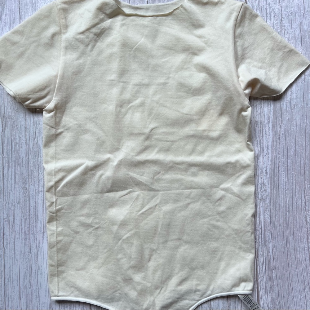 Essential T-Shirt Thong Bodysuit
SKIMS